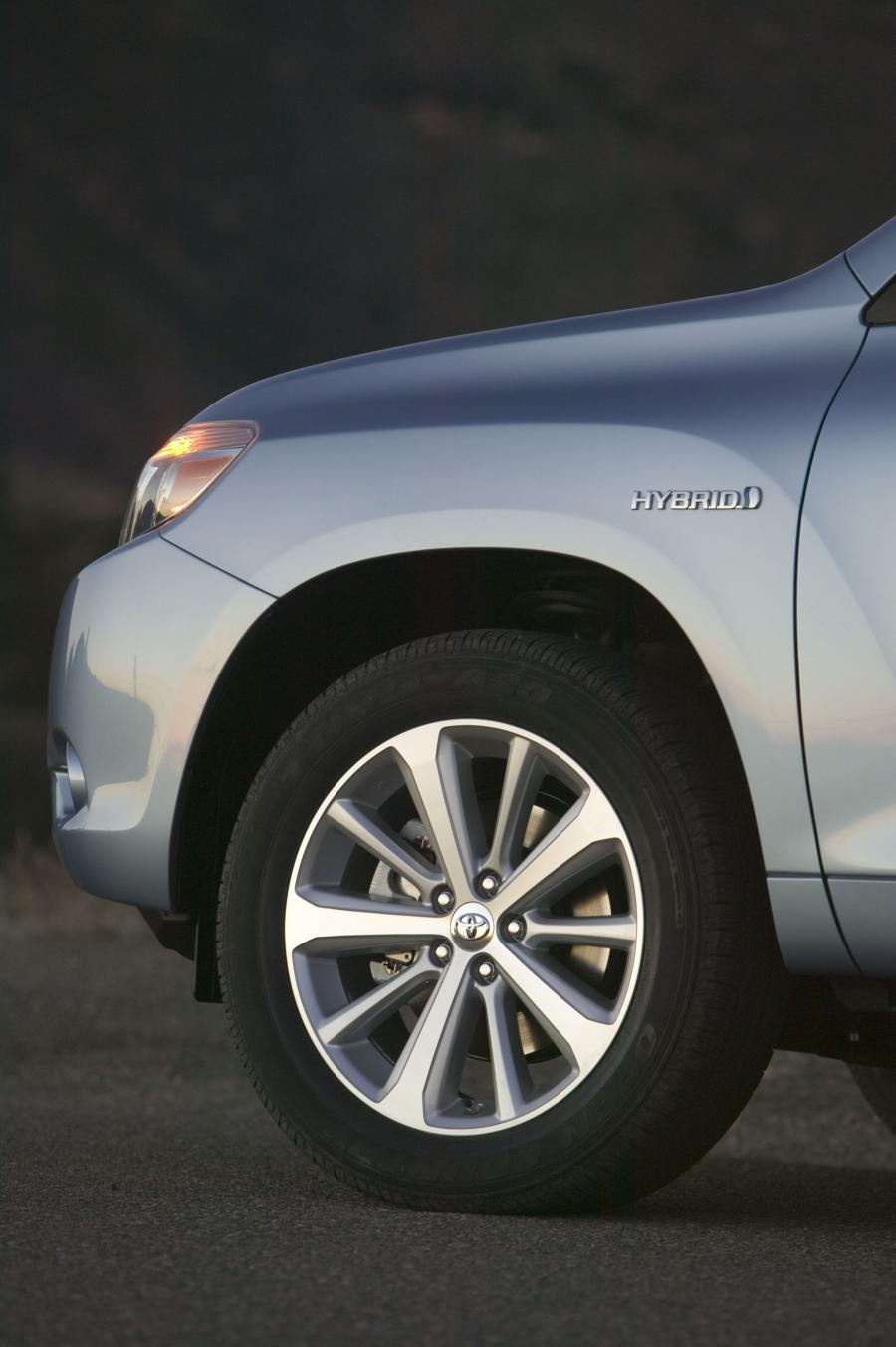  Toyota Highlander Hybrid 2008 года  (фото 13 из 42)